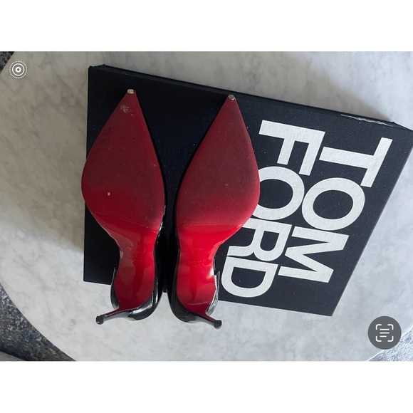 Christian Louboutin - Picture 7 of 10